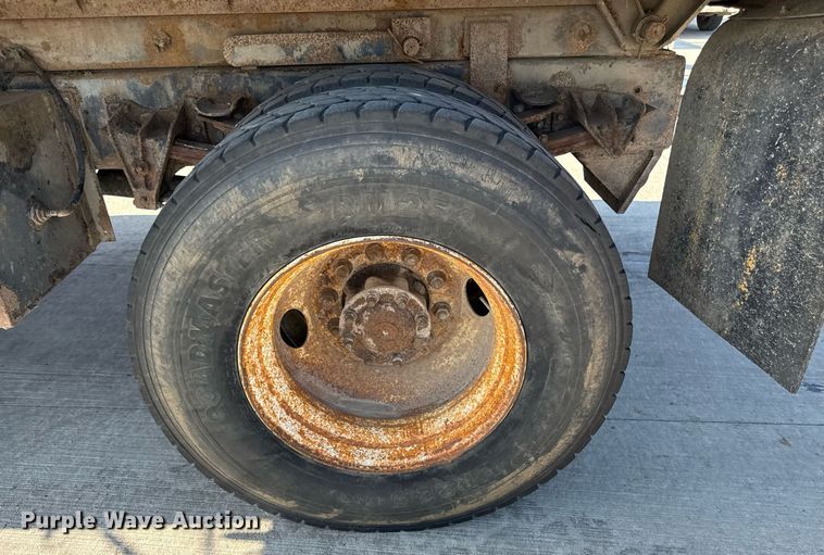 image for item DY8089 2001 International 4900 dump truck