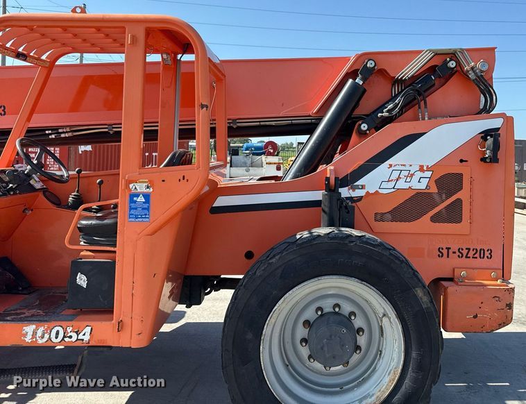 image for item DY8090 2013 JLG 10054 telehandler