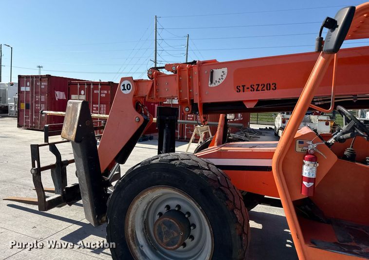 image for item DY8090 2013 JLG 10054 telehandler