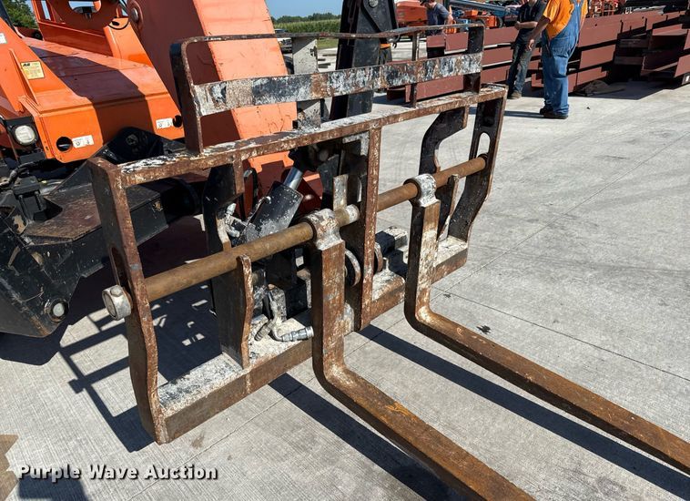 image for item DY8090 2013 JLG 10054 telehandler