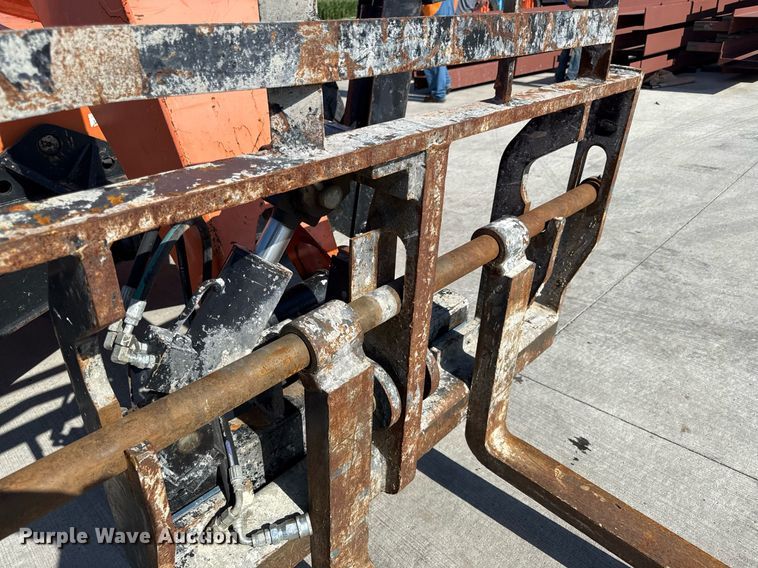 image for item DY8090 2013 JLG 10054 telehandler