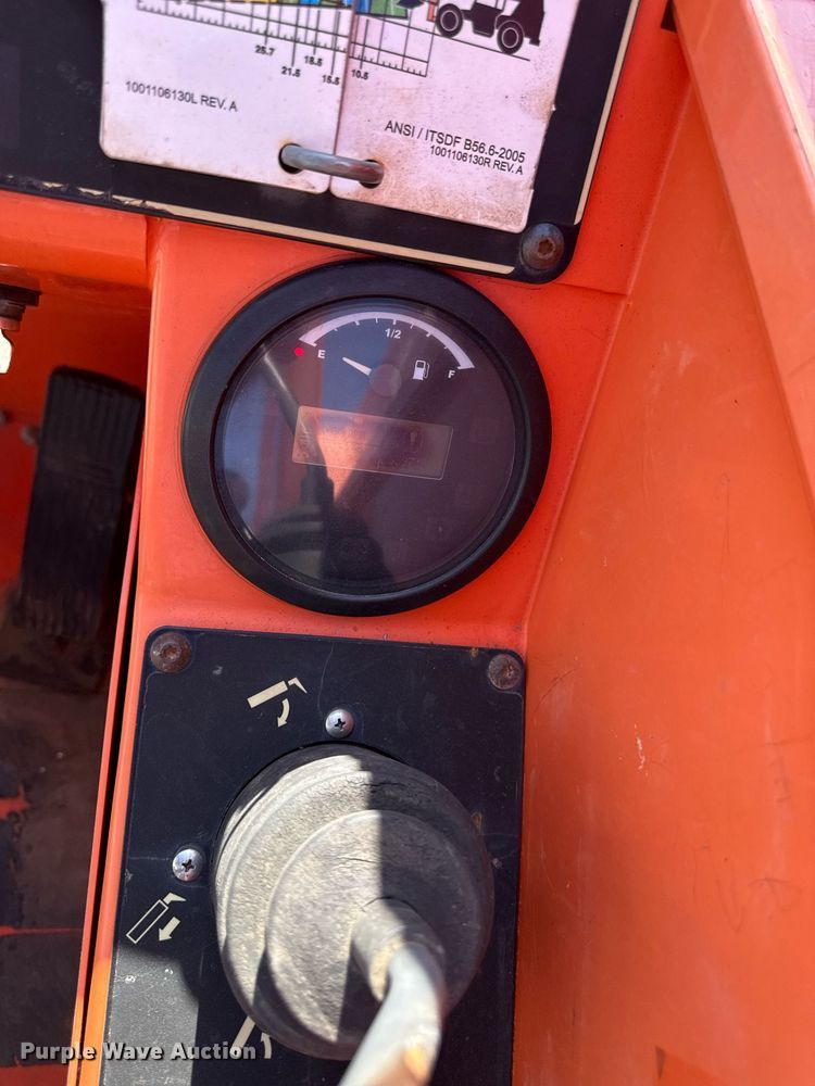 image for item DY8090 2013 JLG 10054 telehandler