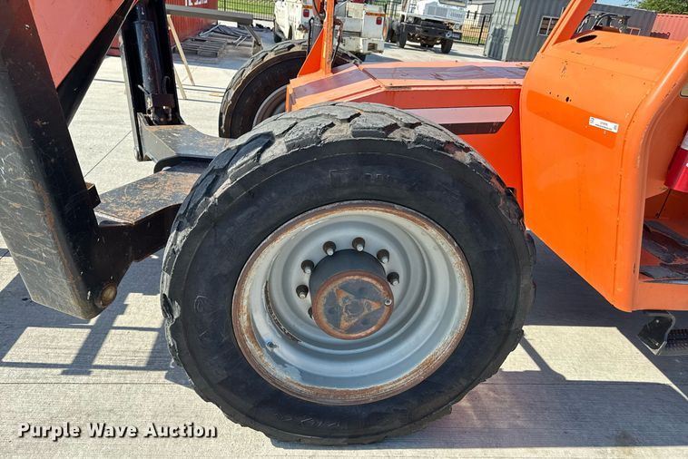 image for item DY8090 2013 JLG 10054 telehandler