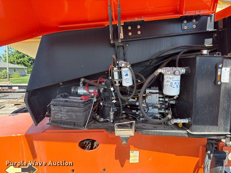 image for item DY8093 2014 JLG 660SJ boom lift
