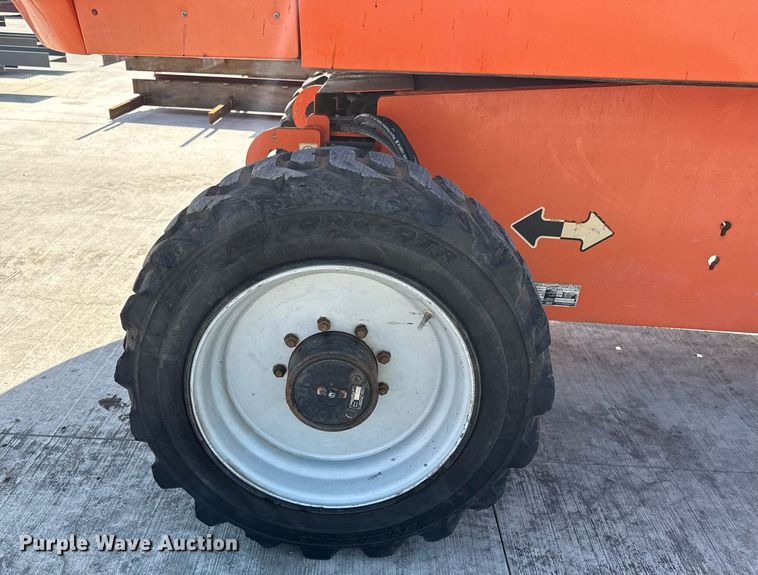 image for item DY8093 2014 JLG 660SJ boom lift