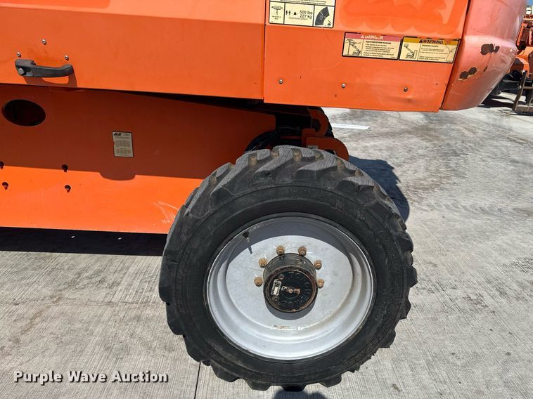 image for item DY8093 2014 JLG 660SJ boom lift