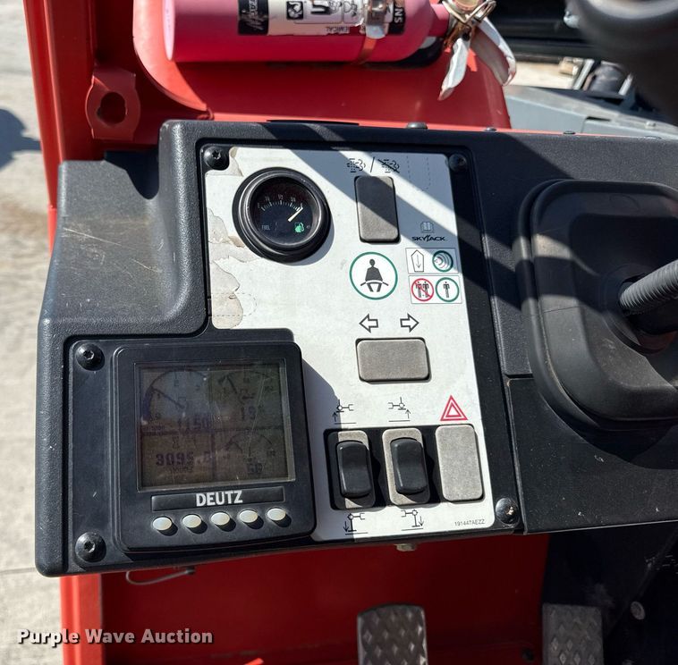 image for item DY8094 2018 Skyjack SJ1056TH telehandler