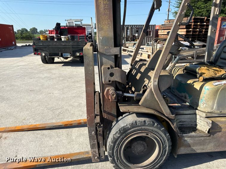 image for item DY8097 Komatsu FM25T-12 forklift