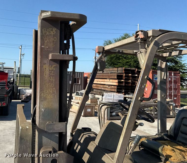 image for item DY8097 Komatsu FM25T-12 forklift