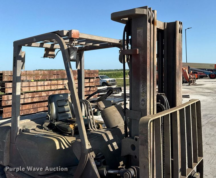 image for item DY8097 Komatsu FM25T-12 forklift