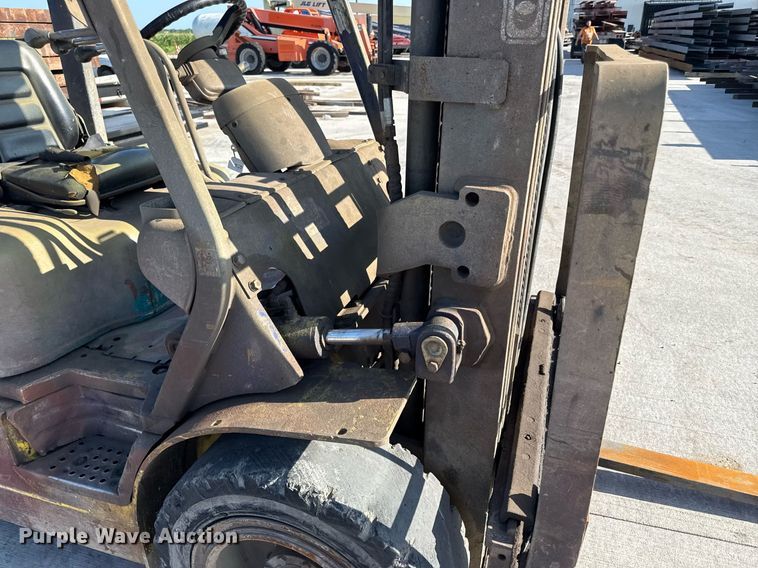 image for item DY8097 Komatsu FM25T-12 forklift