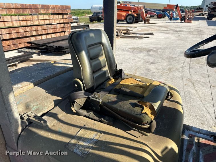 image for item DY8097 Komatsu FM25T-12 forklift