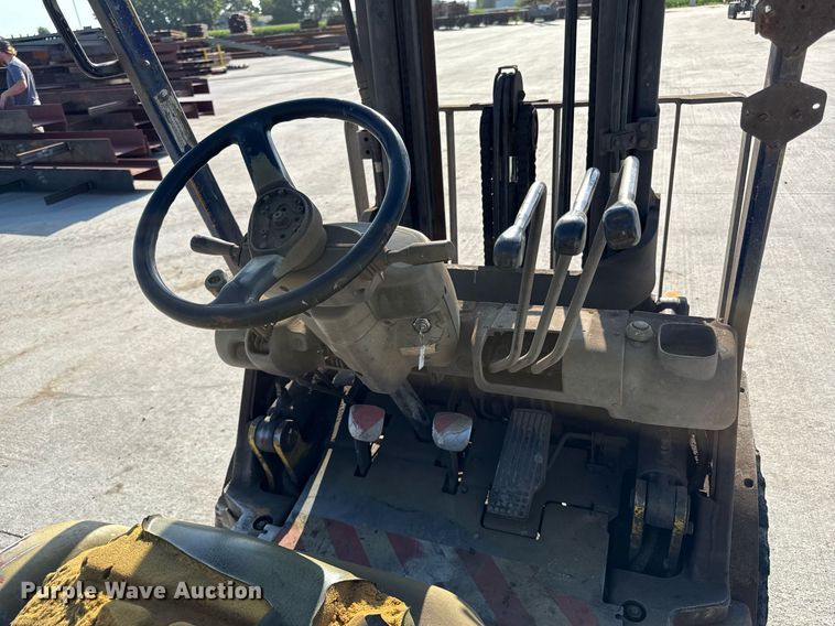image for item DY8097 Komatsu FM25T-12 forklift