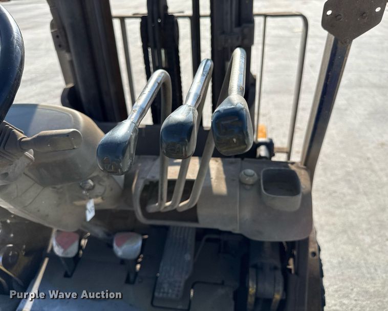 image for item DY8097 Komatsu FM25T-12 forklift