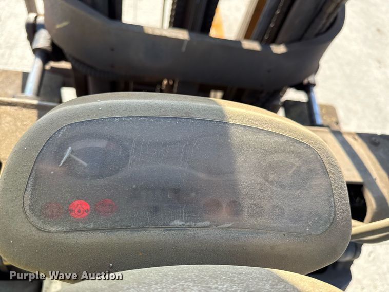 image for item DY8097 Komatsu FM25T-12 forklift