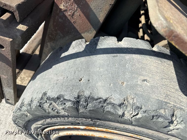 image for item DY8097 Komatsu FM25T-12 forklift