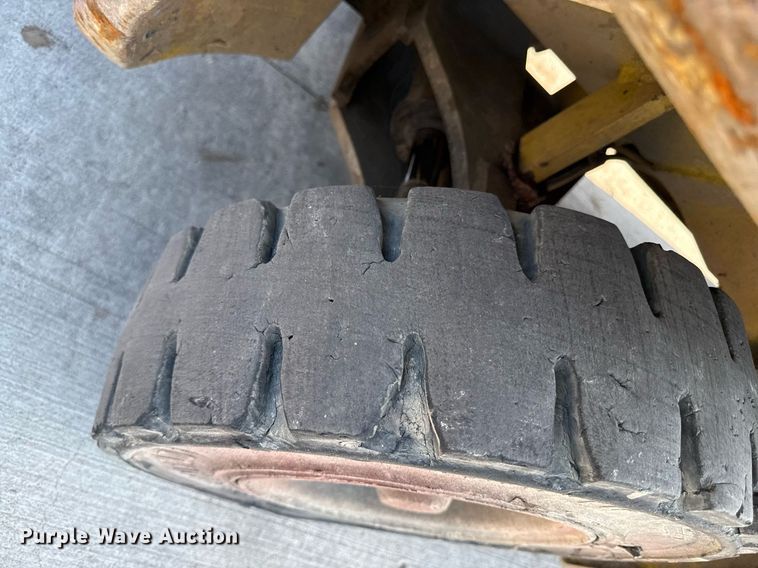 image for item DY8097 Komatsu FM25T-12 forklift