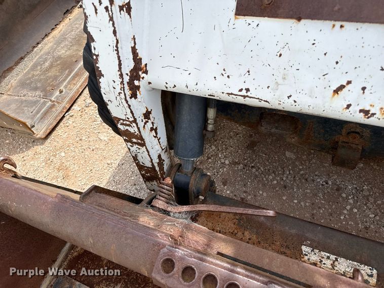 image for item DZ8623 2001 Bobcat S175 skid steer loader