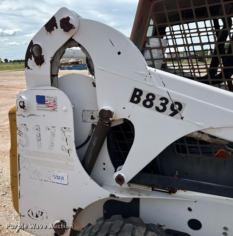 image for item DZ8623 2001 Bobcat S175 skid steer loader