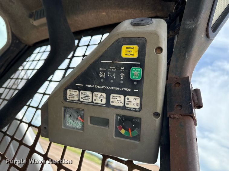 image for item DZ8623 2001 Bobcat S175 skid steer loader