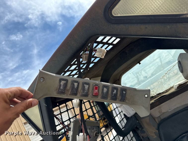 image for item DZ8623 2001 Bobcat S175 skid steer loader