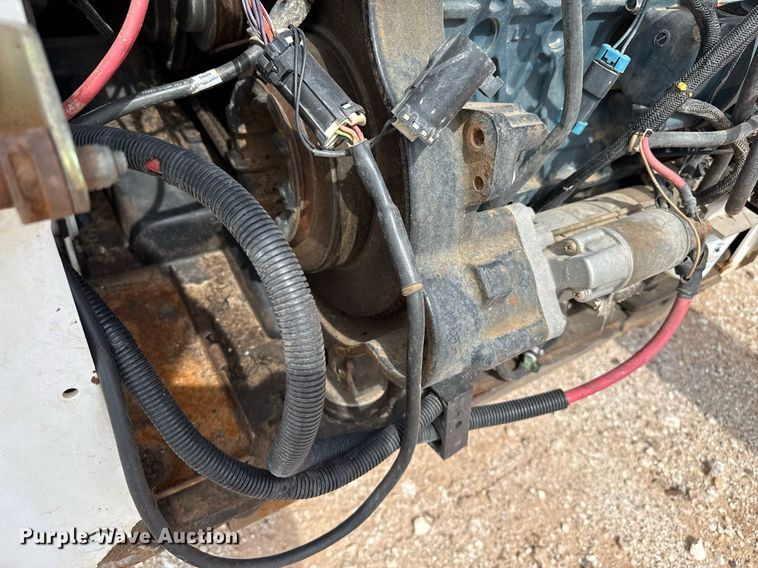 image for item DZ8623 2001 Bobcat S175 skid steer loader