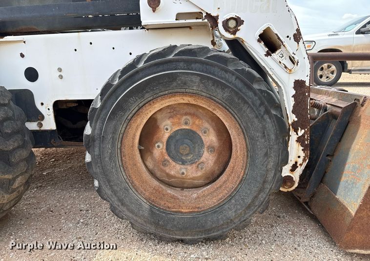 image for item DZ8623 2001 Bobcat S175 skid steer loader