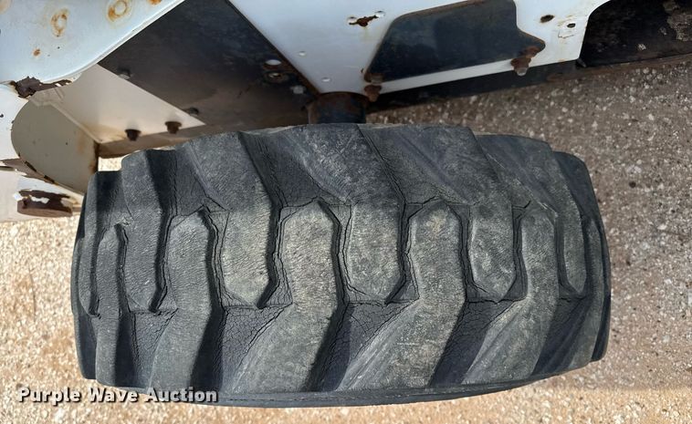 image for item DZ8623 2001 Bobcat S175 skid steer loader