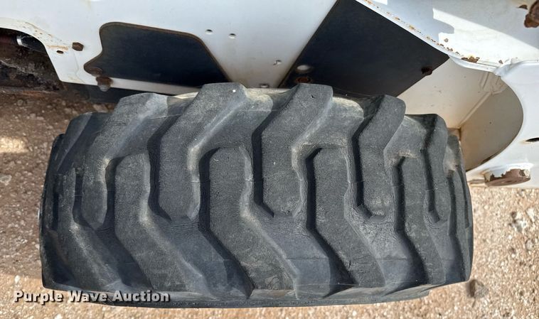 image for item DZ8623 2001 Bobcat S175 skid steer loader