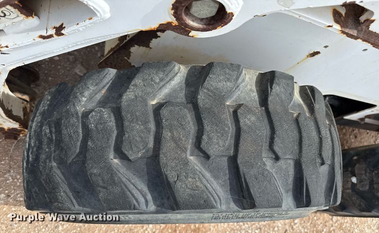 image for item DZ8623 2001 Bobcat S175 skid steer loader