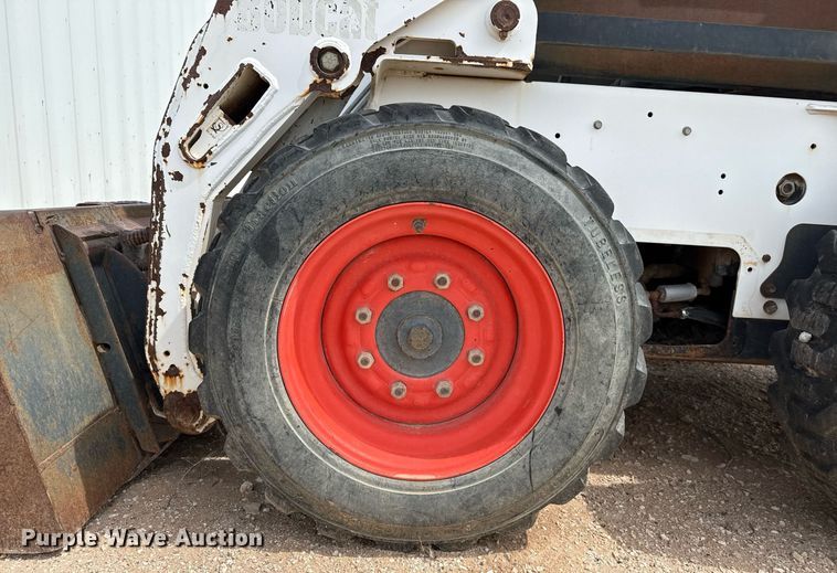 image for item DZ8623 2001 Bobcat S175 skid steer loader