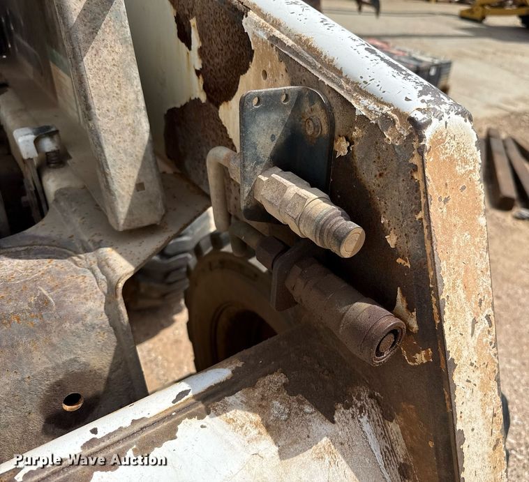 image for item DZ8624 1999 Bobcat 763 skid steer loader
