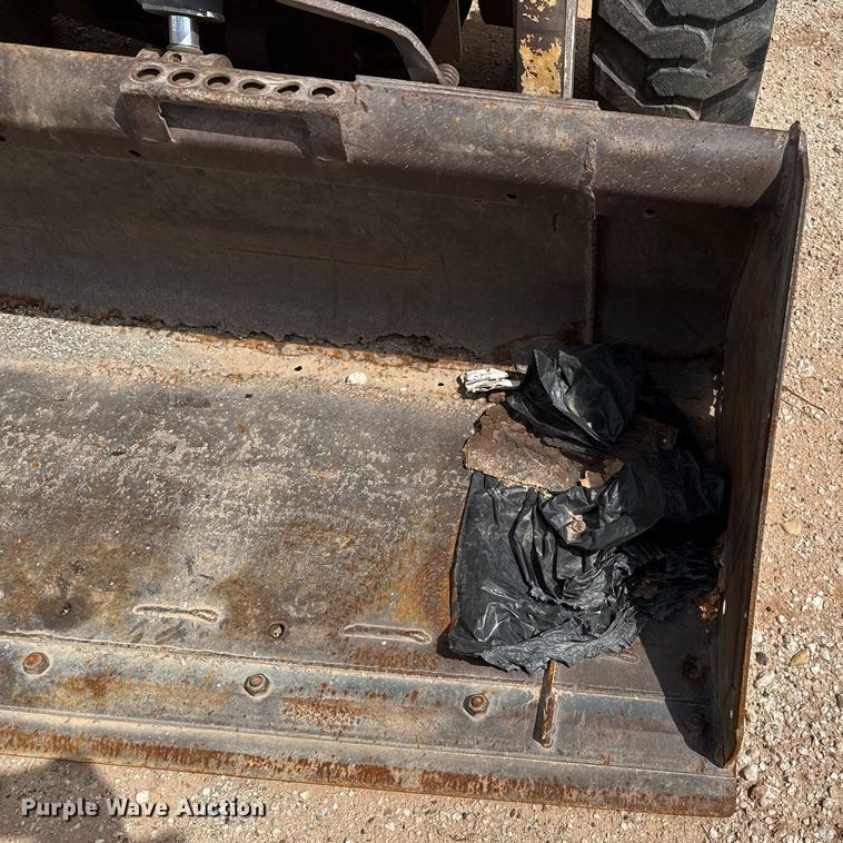 image for item DZ8624 1999 Bobcat 763 skid steer loader