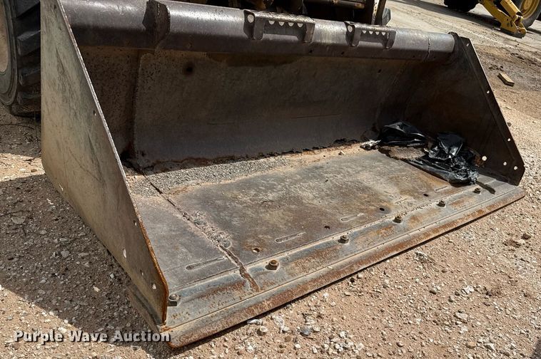 image for item DZ8624 1999 Bobcat 763 skid steer loader