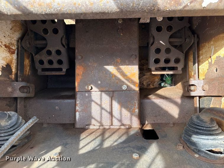 image for item DZ8624 1999 Bobcat 763 skid steer loader