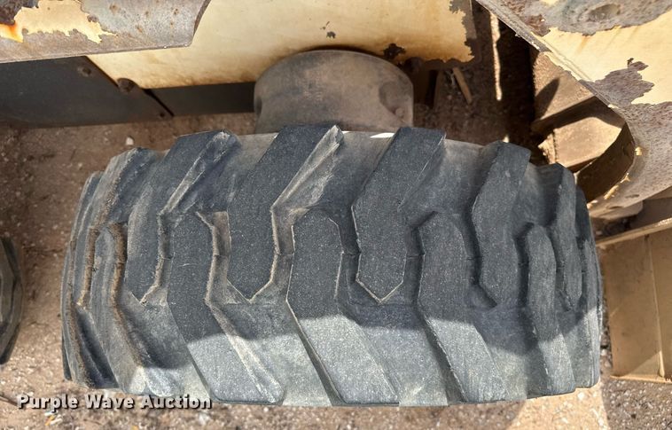 image for item DZ8624 1999 Bobcat 763 skid steer loader