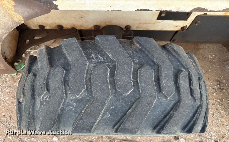 image for item DZ8624 1999 Bobcat 763 skid steer loader