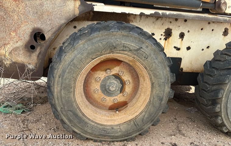 image for item DZ8624 1999 Bobcat 763 skid steer loader