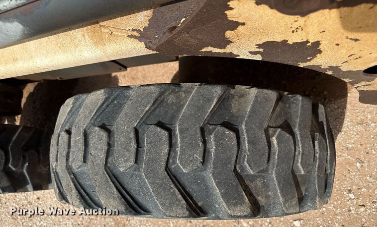 image for item DZ8624 1999 Bobcat 763 skid steer loader