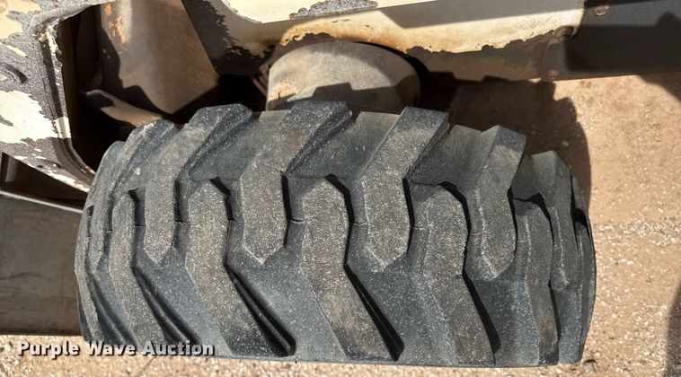 image for item DZ8624 1999 Bobcat 763 skid steer loader