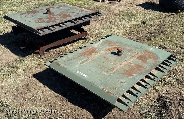 image for item DZ8634 (2) fifth wheel bases