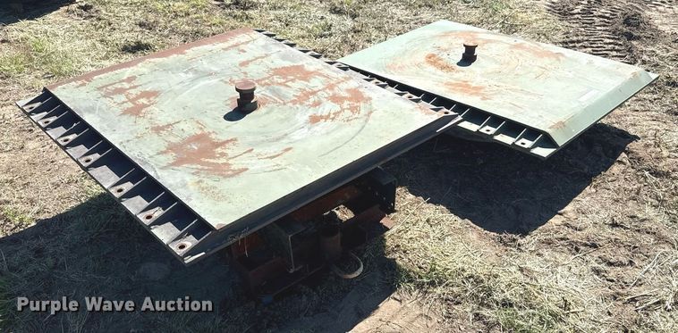 image for item DZ8634 (2) fifth wheel bases