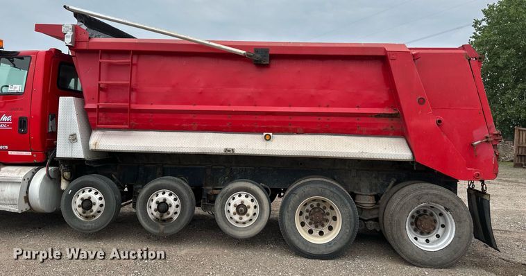 2007 International 7700 dump truck in South Saint Paul, MN | Item