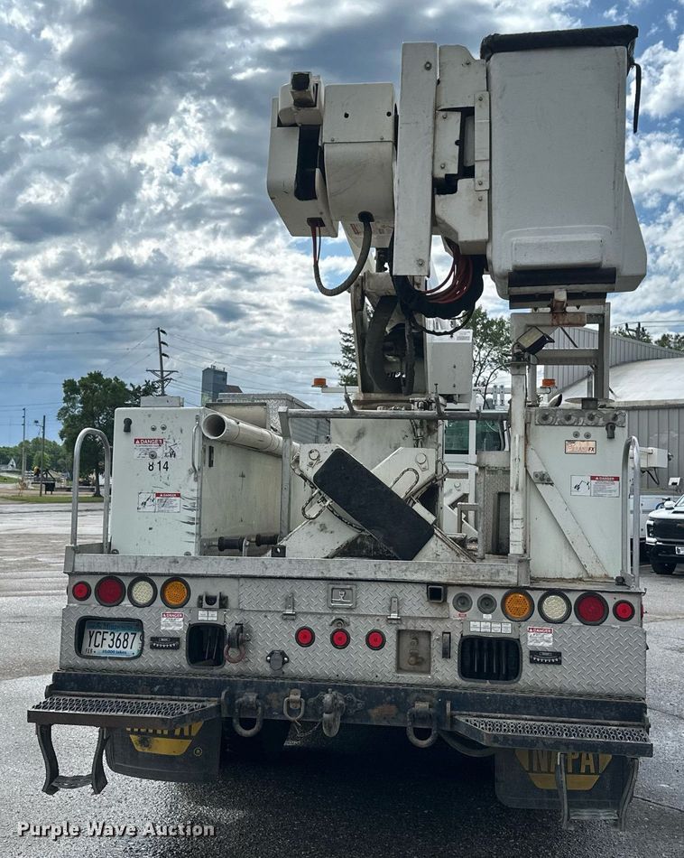 image for item EB2689 2011 International 7400 bucket truck