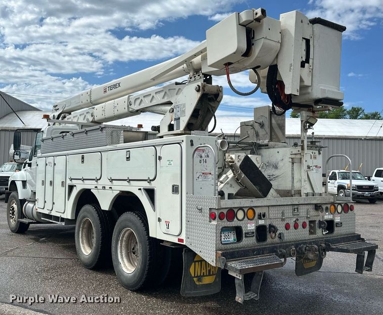 image for item EB2689 2011 International 7400 bucket truck
