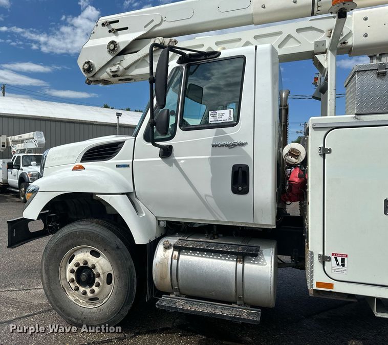 image for item EB2689 2011 International 7400 bucket truck