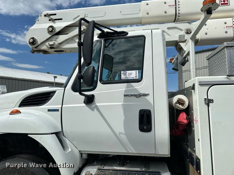 image for item EB2689 2011 International 7400 bucket truck
