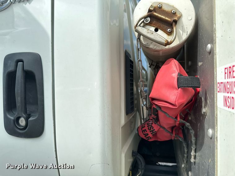 image for item EB2689 2011 International 7400 bucket truck