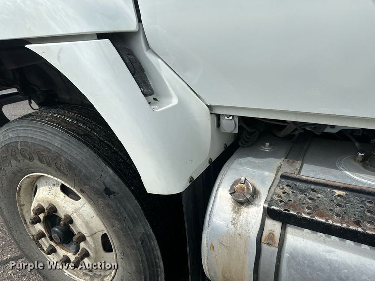 image for item EB2689 2011 International 7400 bucket truck