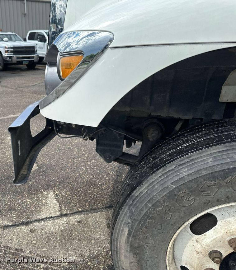 image for item EB2689 2011 International 7400 bucket truck